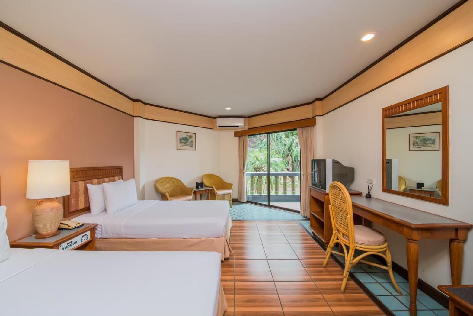 Botany Beach Resort Pattaya Na Chom Thian Room photo