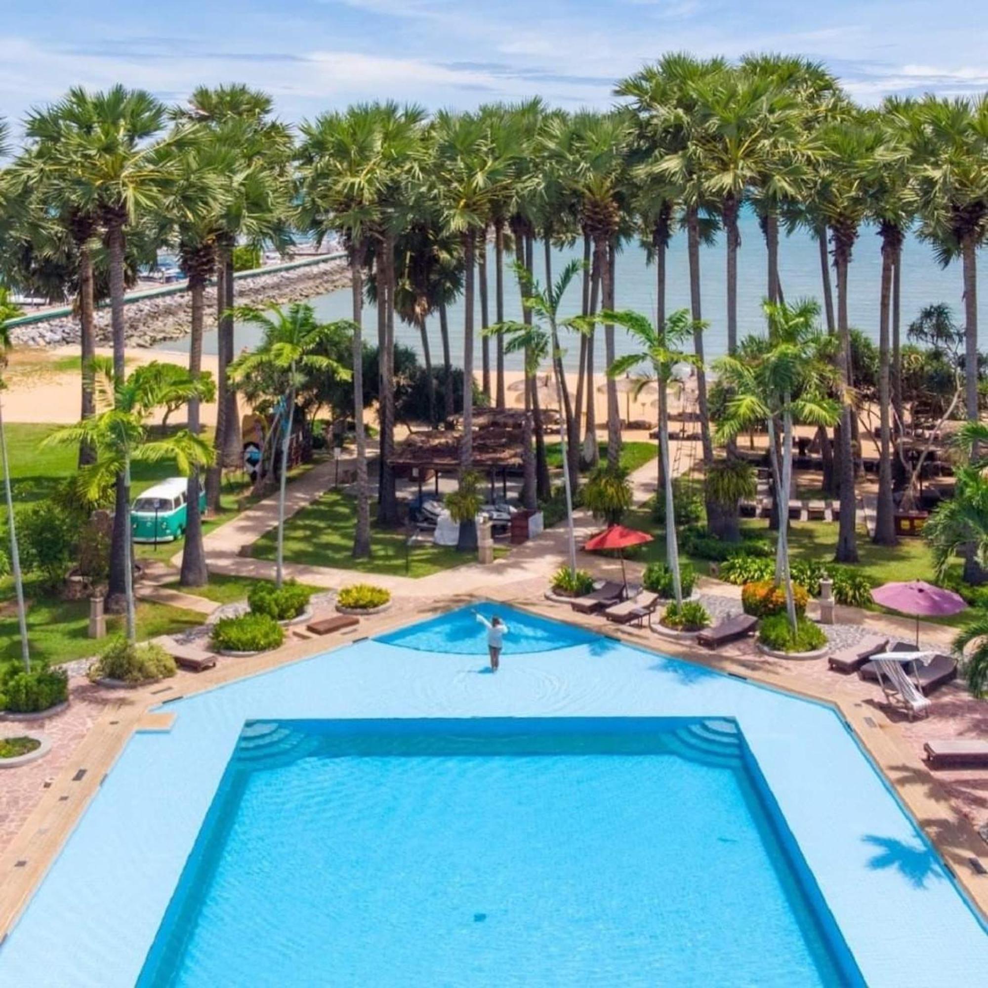 Botany Beach Resort Pattaya Na Chom Thian Exterior photo